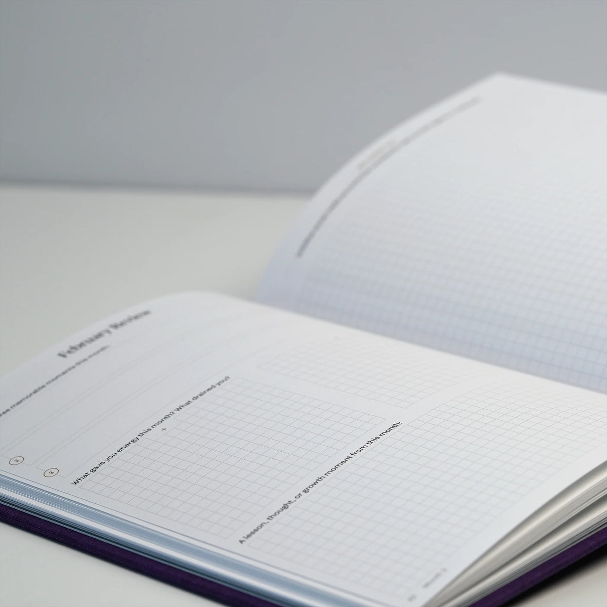 2027 Weekly Planner (Hardcover, Vertical, Heritage 120gsm) - detail view