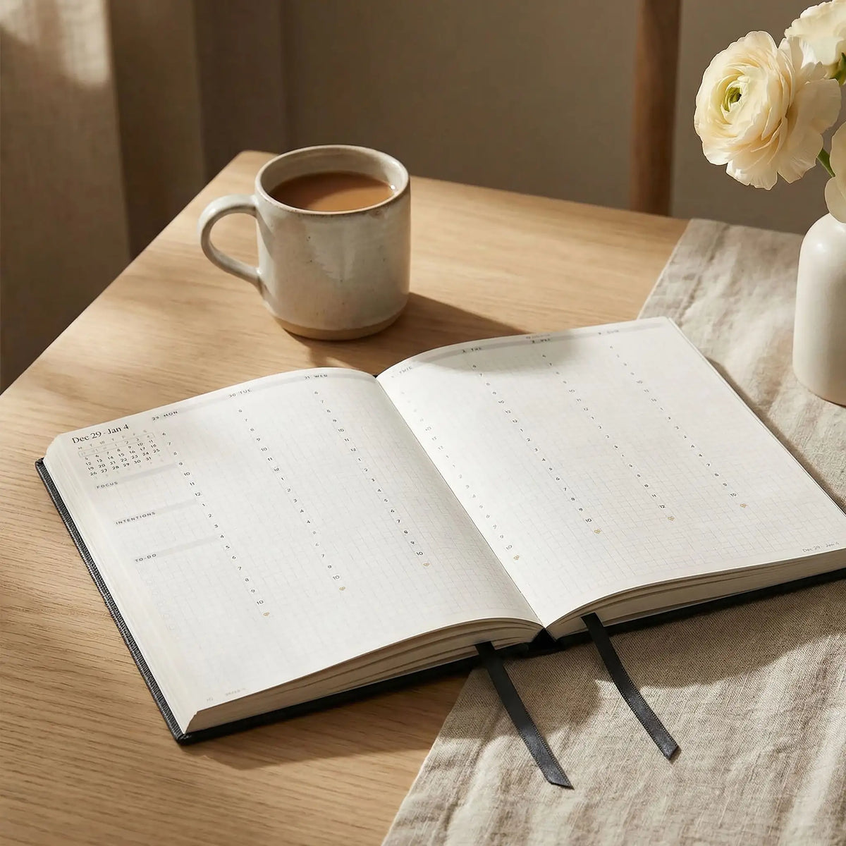 2026 Weekly Planner (Hardcover) in Charbon #color_charbon